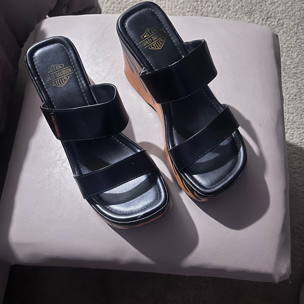 Harley-Davidson Black Platform Wedge Sandals with Orange Flame Motif - Picture 6 of 6